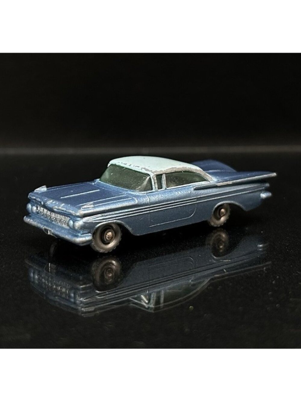 Matchbox Lesney #57 Chevrolet Impala 1959 Silver Wheels Dark Blue Base